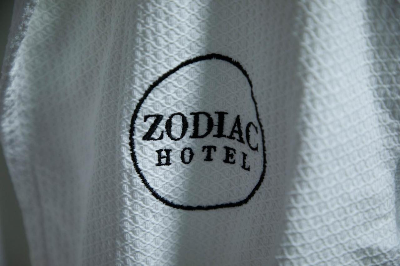 ホテル Zodiac Atyraū エクステリア 写真